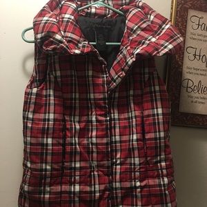 Girls Vest jacket red, white, black snap on and puffy